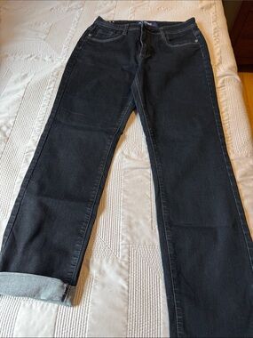 Ladies Straight-Leg Black Jeans - Classic Everyday Style.